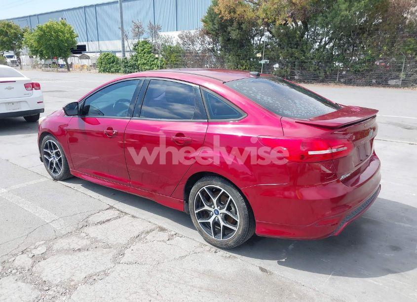 Photo 3 of 2015 Ford Focus SE (VIN 1FADP3F29FL241737)