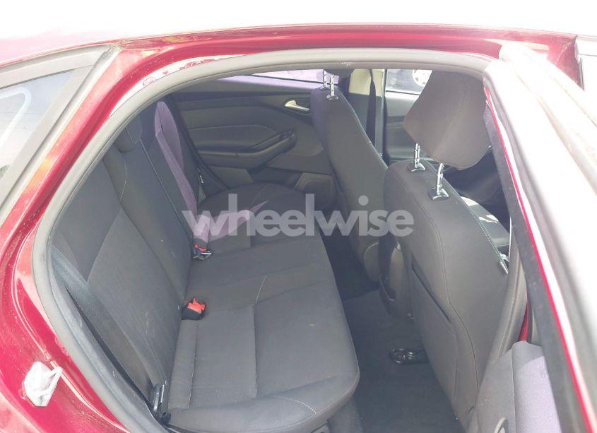 Photo 8 of 2015 Ford Focus SE (VIN 1FADP3F29FL241737)