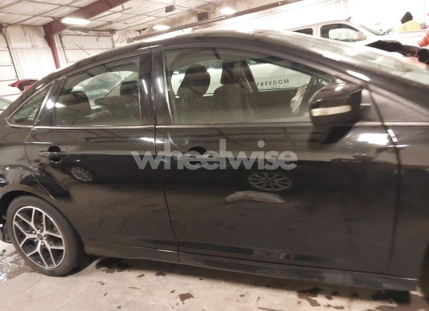 Photo 14 of 2015 Ford Focus SE (VIN 1FADP3F29FL255895)