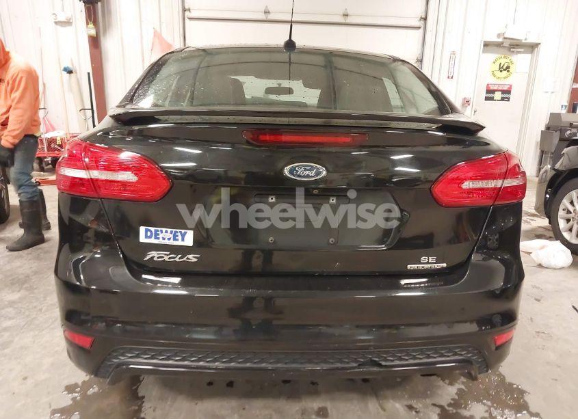 Photo 17 of 2015 Ford Focus SE (VIN 1FADP3F29FL255895)