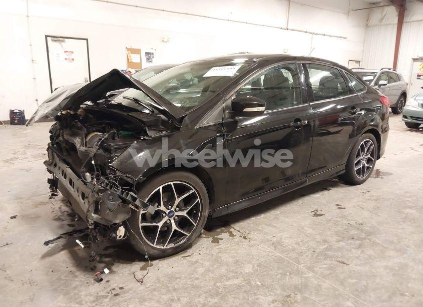Photo 2 of 2015 Ford Focus SE (VIN 1FADP3F29FL255895)