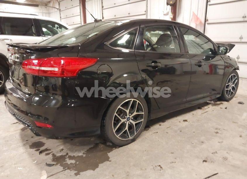 Photo 4 of 2015 Ford Focus SE (VIN 1FADP3F29FL255895)