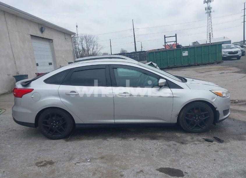 Photo 13 of 2015 Ford Focus SE (VIN 1FADP3F29FL258781)