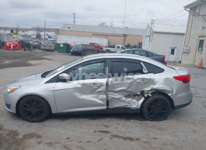 Photo 14 of 2015 Ford Focus SE (VIN 1FADP3F29FL258781)