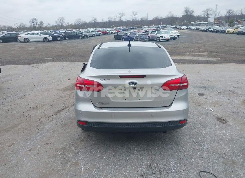 Photo 16 of 2015 Ford Focus SE (VIN 1FADP3F29FL258781)