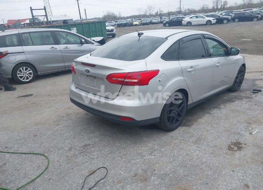 Photo 4 of 2015 Ford Focus SE (VIN 1FADP3F29FL258781)