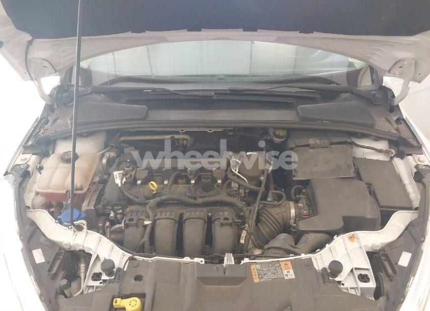 Photo 10 of 2015 Ford Focus SE (VIN 1FADP3F29FL271191)