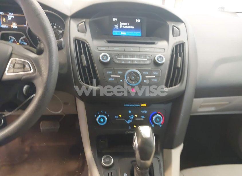 Photo 14 of 2015 Ford Focus SE (VIN 1FADP3F29FL271191)