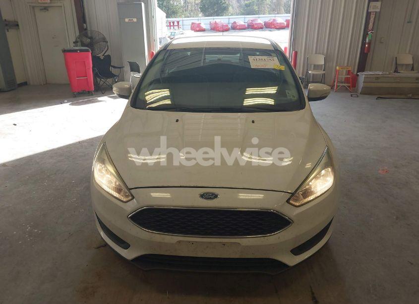 Photo 15 of 2015 Ford Focus SE (VIN 1FADP3F29FL271191)