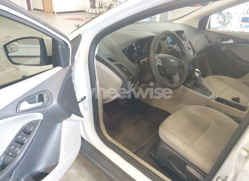 Photo 16 of 2015 Ford Focus SE (VIN 1FADP3F29FL271191)