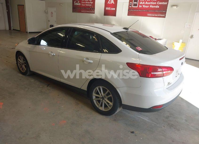 Photo 3 of 2015 Ford Focus SE (VIN 1FADP3F29FL271191)