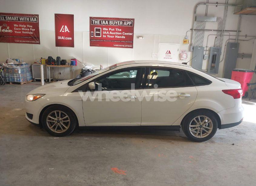 Photo 6 of 2015 Ford Focus SE (VIN 1FADP3F29FL271191)
