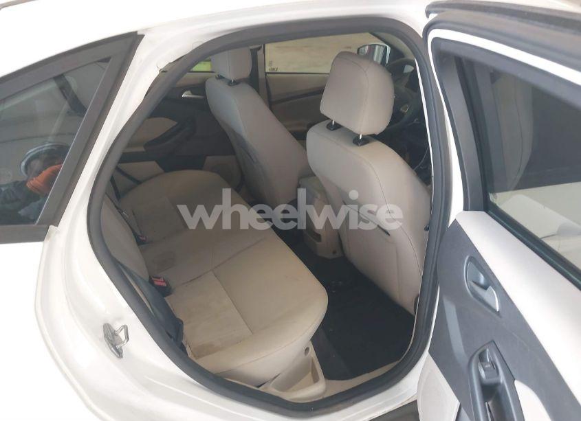 Photo 8 of 2015 Ford Focus SE (VIN 1FADP3F29FL271191)