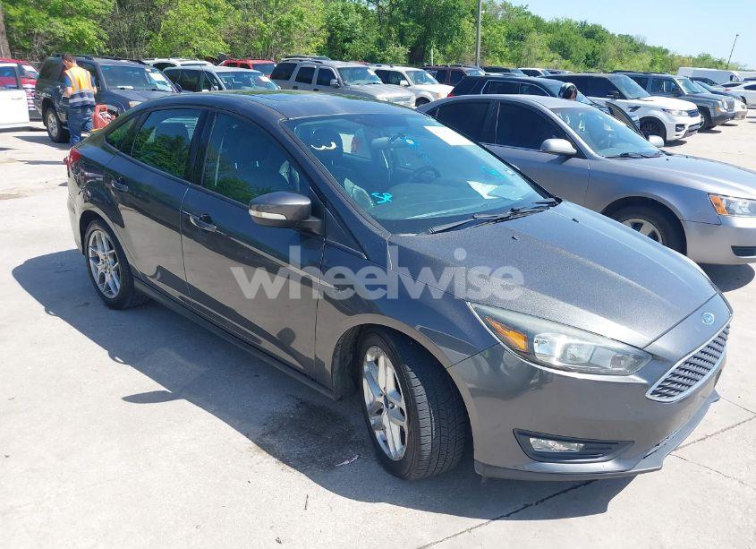 2015 Ford Focus SE (VIN 1FADP3F29FL285513) main photo