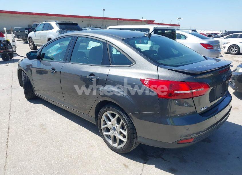 Photo 3 of 2015 Ford Focus SE (VIN 1FADP3F29FL285513)