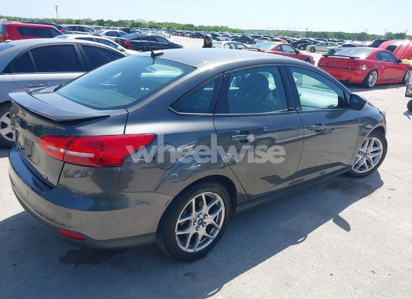 Photo 4 of 2015 Ford Focus SE (VIN 1FADP3F29FL285513)