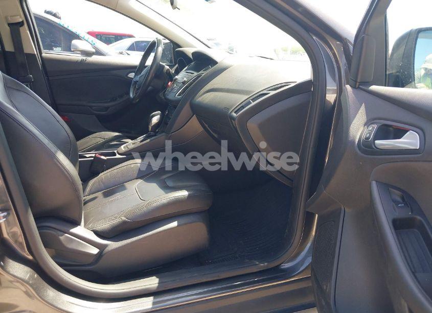 Photo 5 of 2015 Ford Focus SE (VIN 1FADP3F29FL285513)