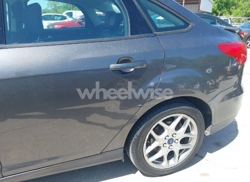 Photo 6 of 2015 Ford Focus SE (VIN 1FADP3F29FL285513)