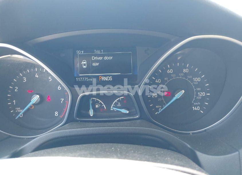 Photo 7 of 2015 Ford Focus SE (VIN 1FADP3F29FL285513)