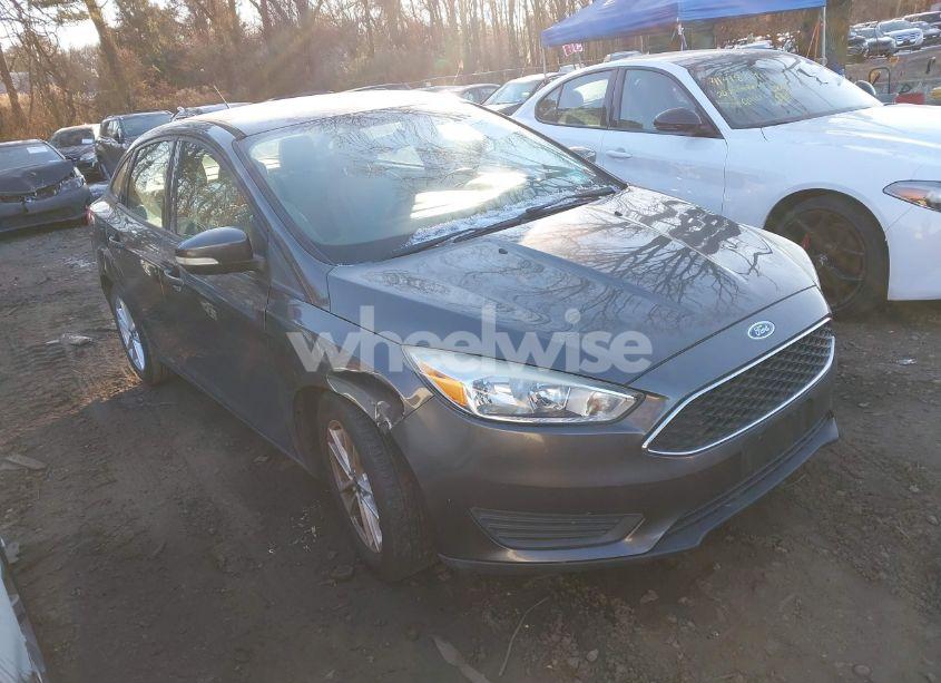 2015 Ford Focus SE (VIN 1FADP3F29FL292073) main photo