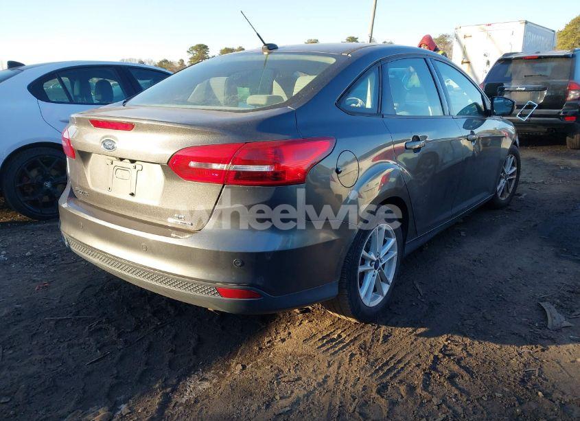 Photo 4 of 2015 Ford Focus SE (VIN 1FADP3F29FL292073)