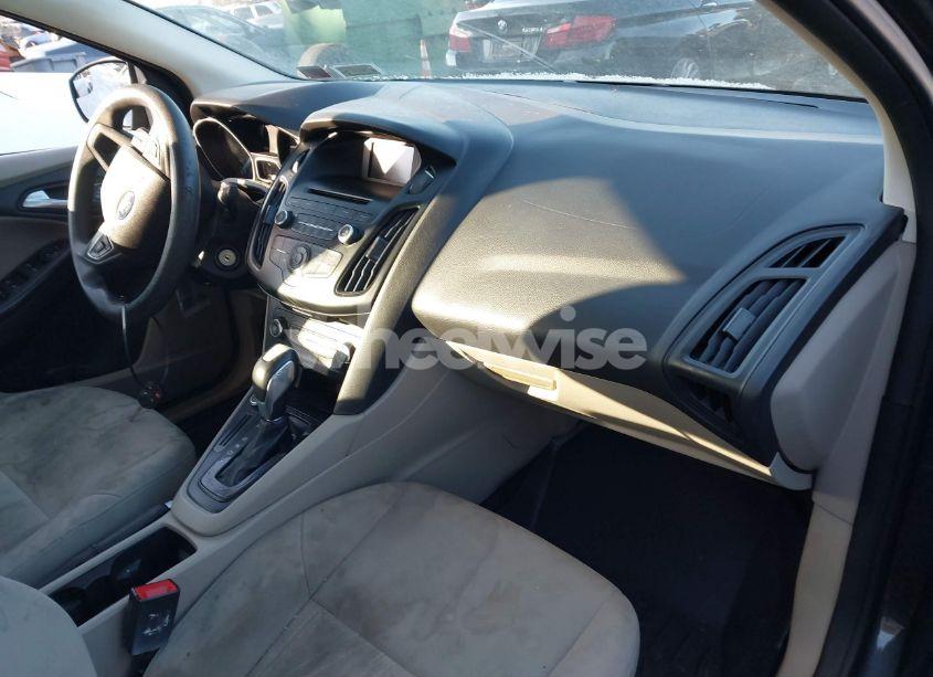 Photo 5 of 2015 Ford Focus SE (VIN 1FADP3F29FL292073)