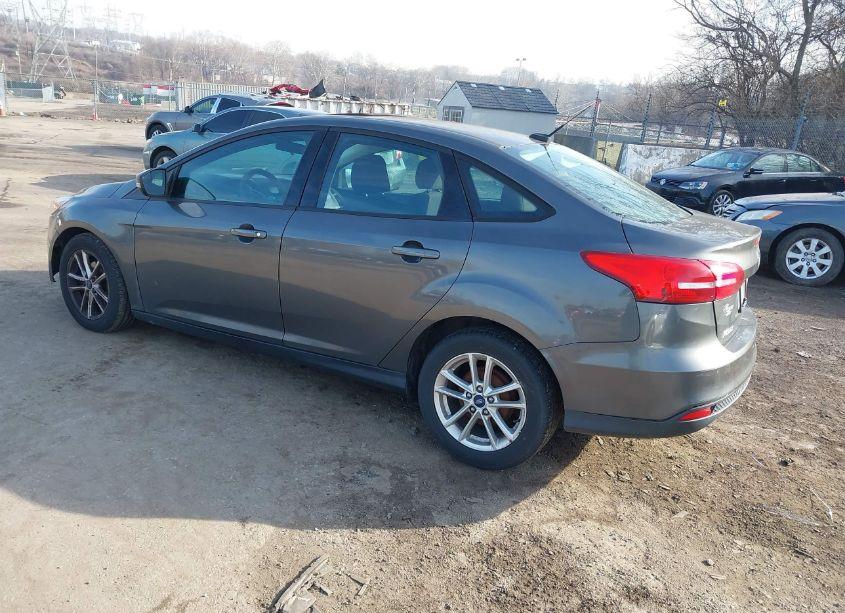 Photo 3 of 2015 Ford Focus SE (VIN 1FADP3F29FL303928)