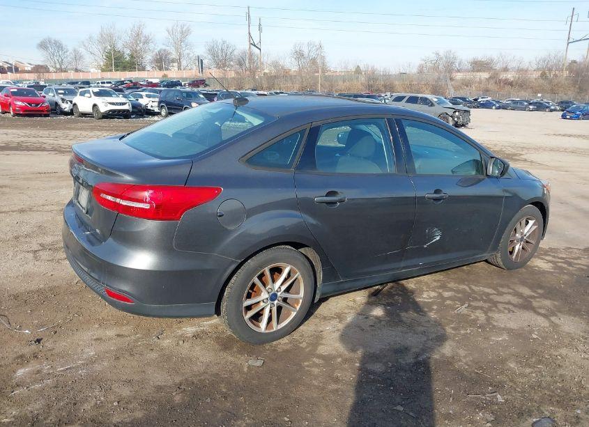 Photo 4 of 2015 Ford Focus SE (VIN 1FADP3F29FL303928)