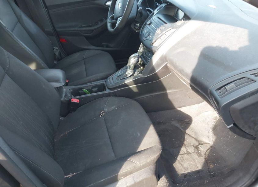 Photo 5 of 2015 Ford Focus SE (VIN 1FADP3F29FL303928)