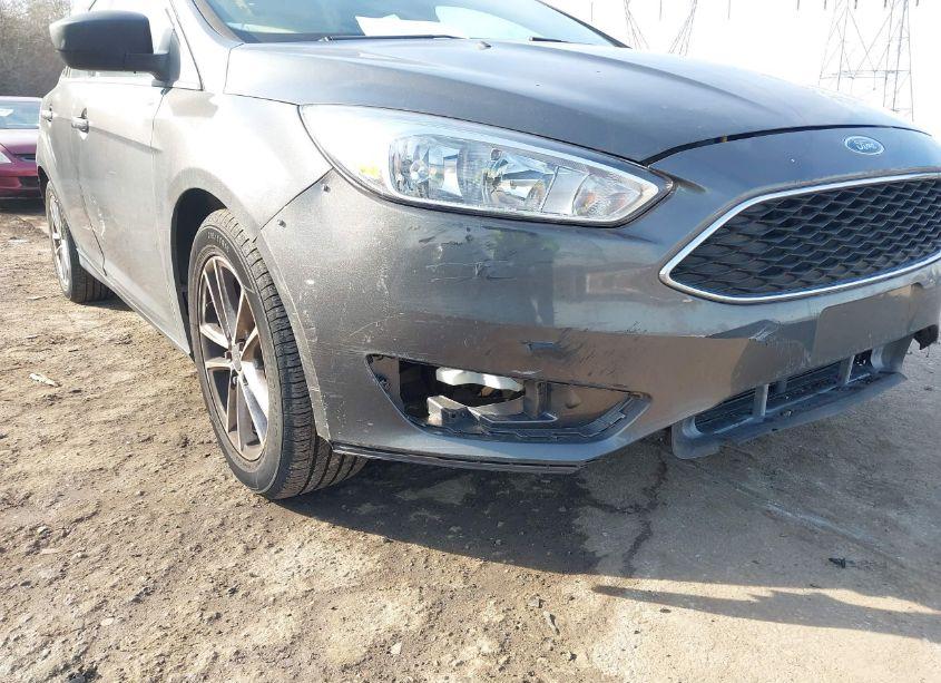 Photo 6 of 2015 Ford Focus SE (VIN 1FADP3F29FL303928)