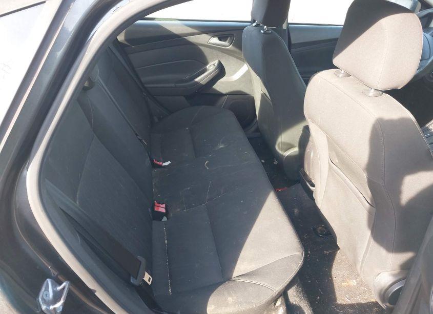 Photo 8 of 2015 Ford Focus SE (VIN 1FADP3F29FL303928)