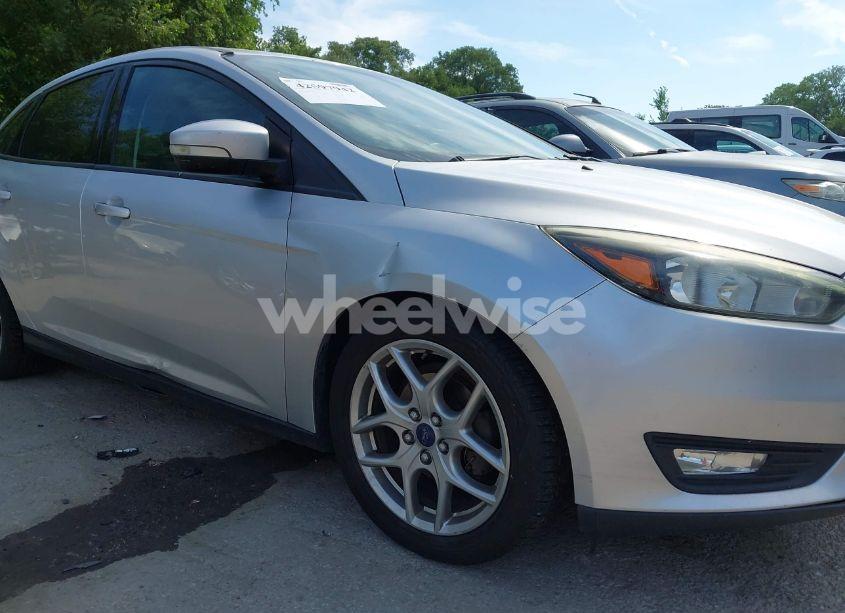 Photo 6 of 2015 Ford Focus SE (VIN 1FADP3F29FL319255)