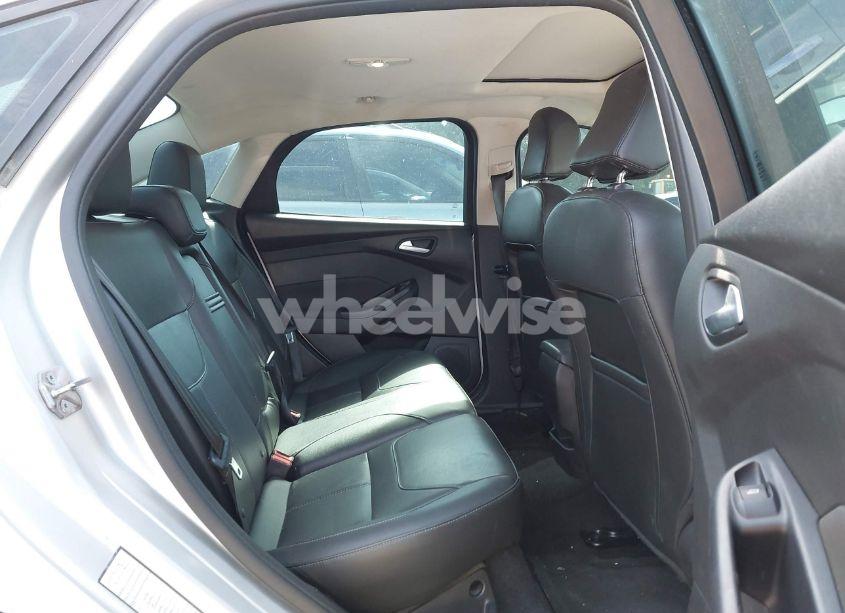 Photo 8 of 2015 Ford Focus SE (VIN 1FADP3F29FL319255)