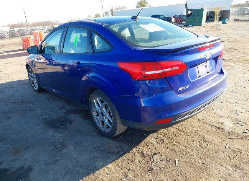 Photo 3 of 2015 Ford Focus SE (VIN 1FADP3F29FL322348)