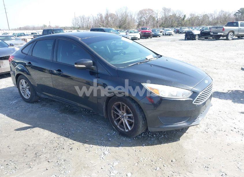 2015 Ford Focus SE (VIN 1FADP3F29FL330191) main photo