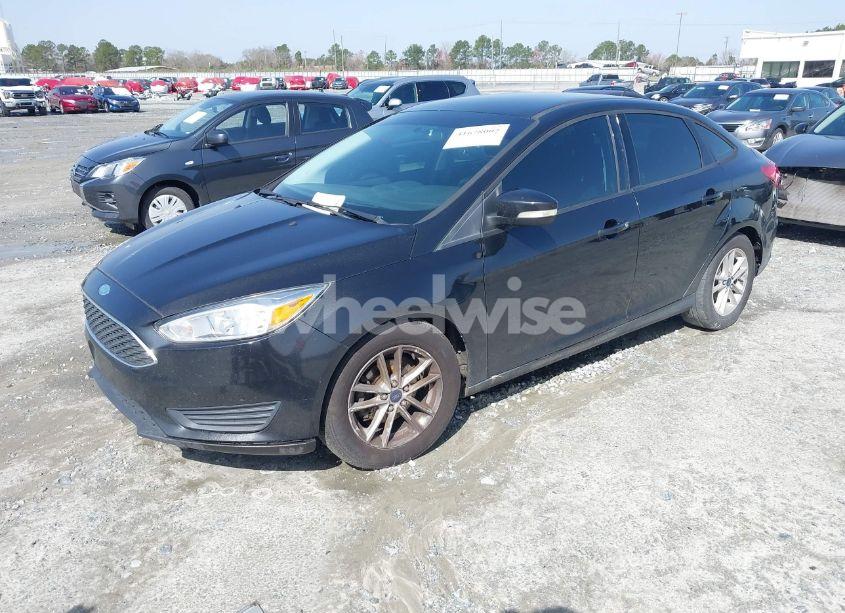 Photo 2 of 2015 Ford Focus SE (VIN 1FADP3F29FL330191)