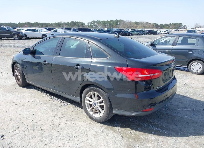 Photo 3 of 2015 Ford Focus SE (VIN 1FADP3F29FL330191)