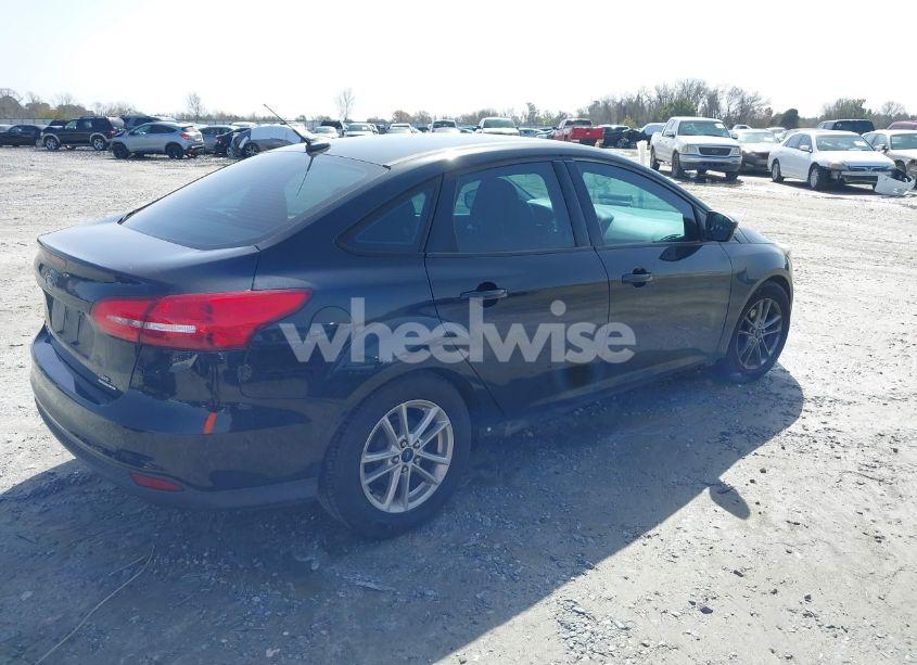 Photo 4 of 2015 Ford Focus SE (VIN 1FADP3F29FL330191)
