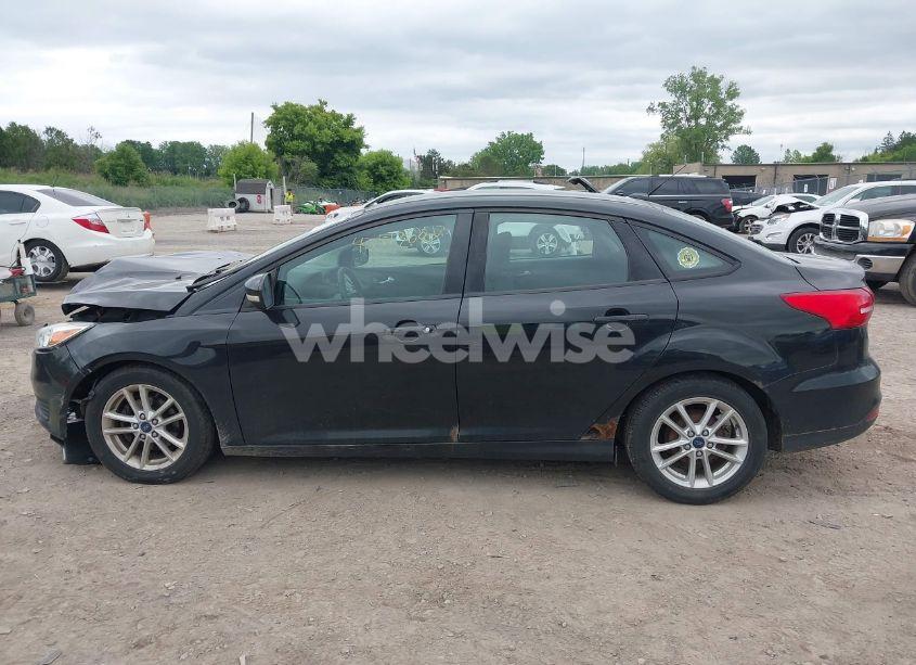 Photo 15 of 2015 Ford Focus SE (VIN 1FADP3F29FL338145)