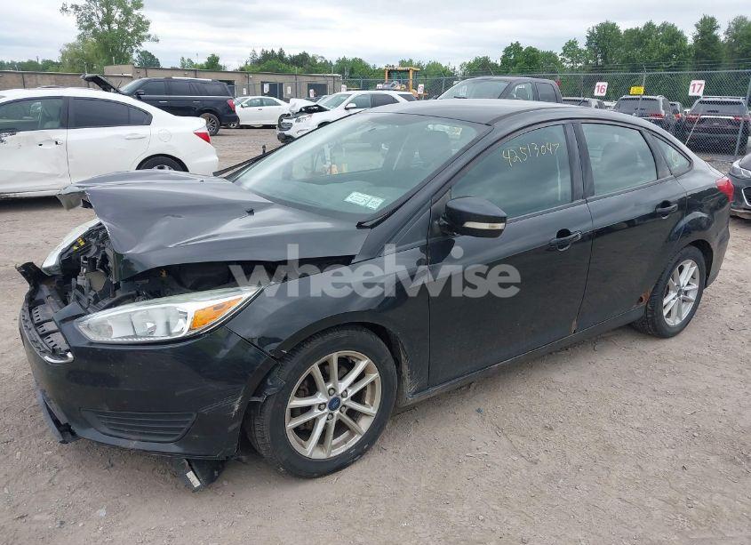 Photo 2 of 2015 Ford Focus SE (VIN 1FADP3F29FL338145)