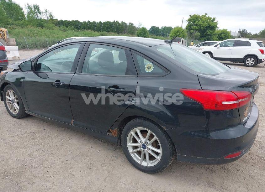 Photo 3 of 2015 Ford Focus SE (VIN 1FADP3F29FL338145)