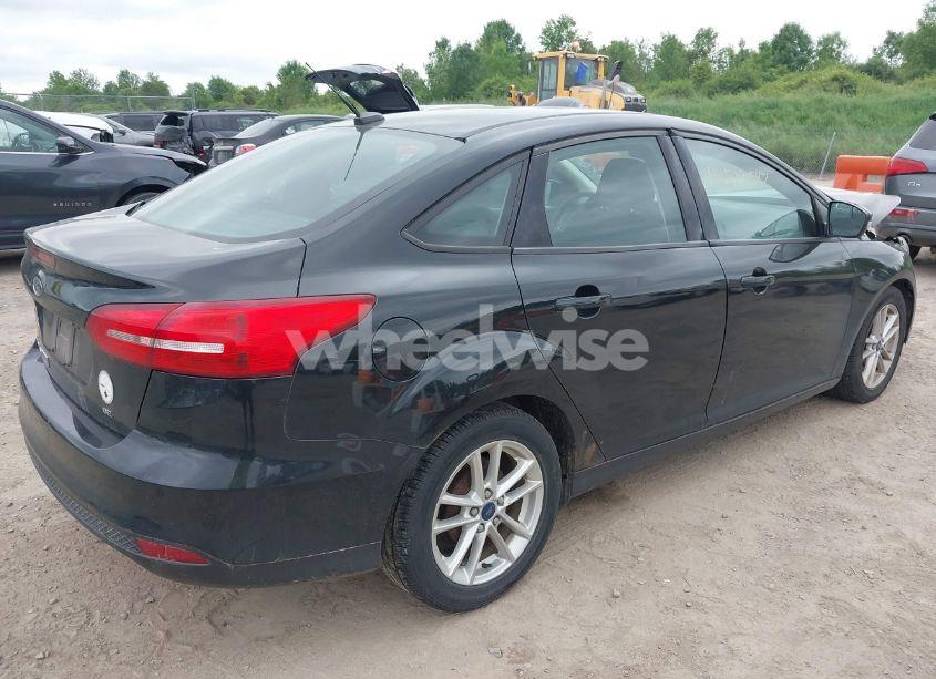 Photo 4 of 2015 Ford Focus SE (VIN 1FADP3F29FL338145)