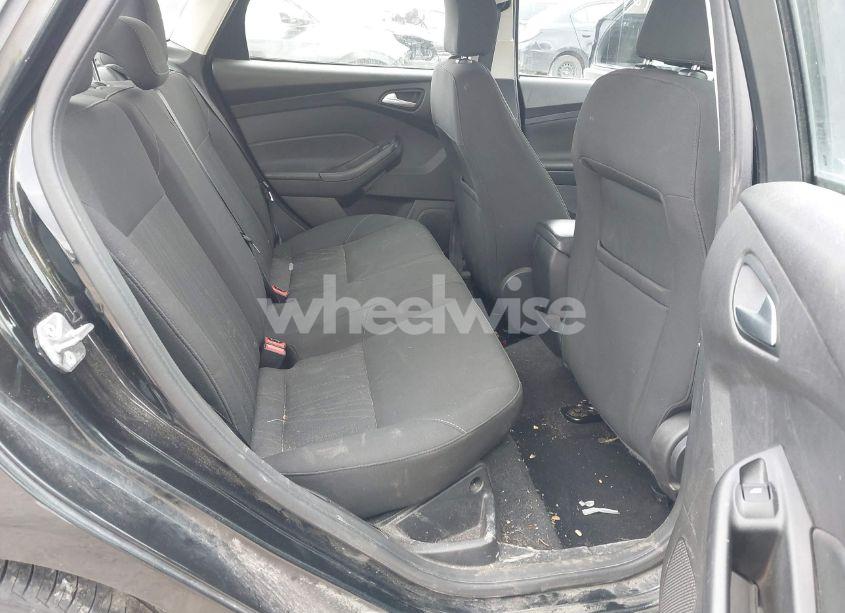 Photo 8 of 2015 Ford Focus SE (VIN 1FADP3F29FL338145)