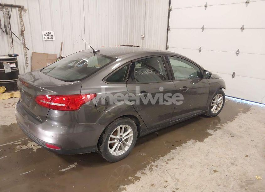 Photo 4 of 2015 Ford Focus SE (VIN 1FADP3F29FL340767)
