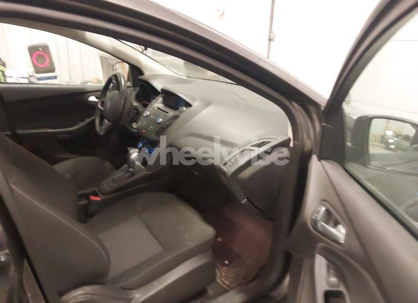 Photo 5 of 2015 Ford Focus SE (VIN 1FADP3F29FL340767)