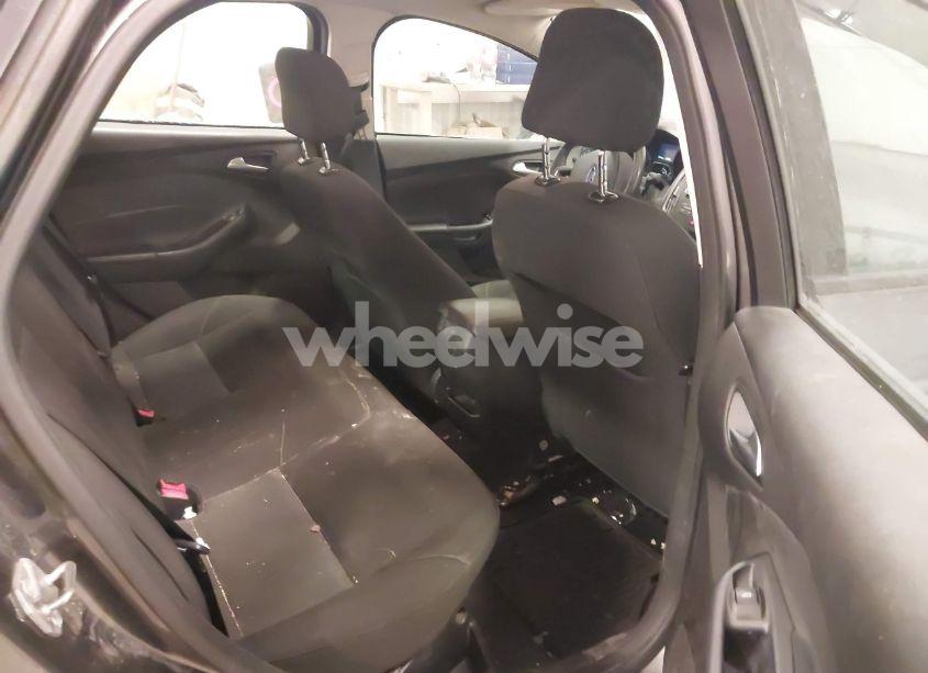 Photo 8 of 2015 Ford Focus SE (VIN 1FADP3F29FL340767)