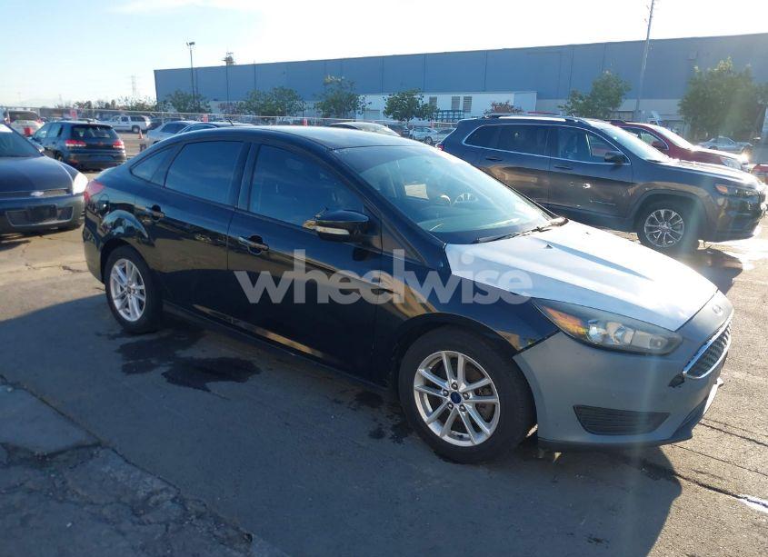 2015 Ford Focus SE (VIN 1FADP3F29FL350473) main photo