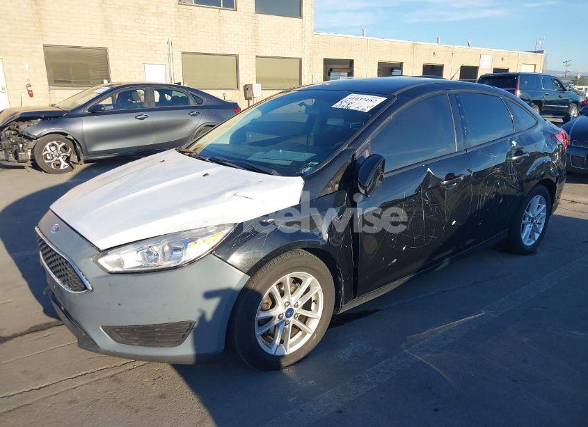 Photo 2 of 2015 Ford Focus SE (VIN 1FADP3F29FL350473)