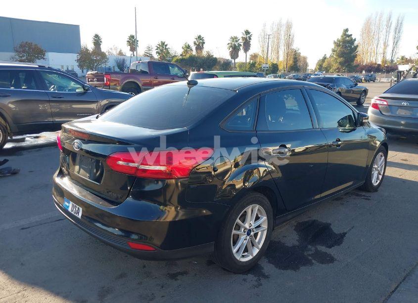 Photo 4 of 2015 Ford Focus SE (VIN 1FADP3F29FL350473)