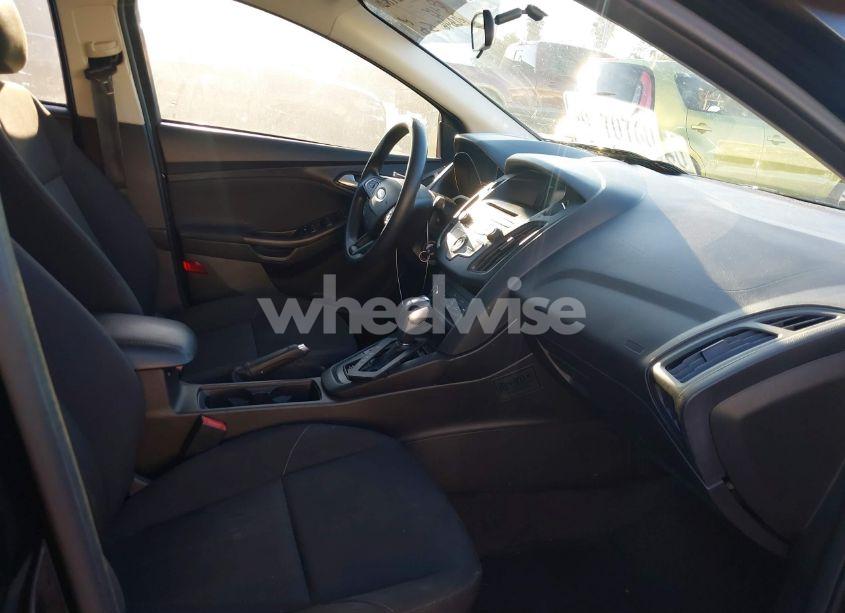 Photo 5 of 2015 Ford Focus SE (VIN 1FADP3F29FL350473)